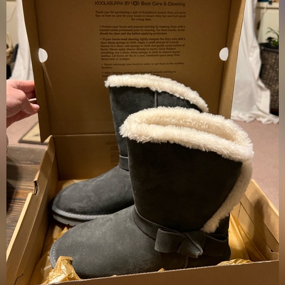 SOLD!!! 8 Koolaburra by UGG Arlena Short Boot Gray Side Bow - Picture 12 of 14